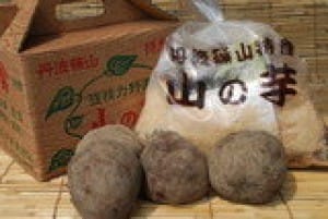 日本のジャガイモ一箱と中国のお米一箱。 auto-Gq52pJ