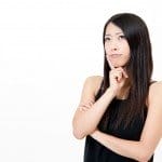 あごに手を当てたアジア系の若い女性。

注: キーワード「中国」は英語で「China」を意味します。