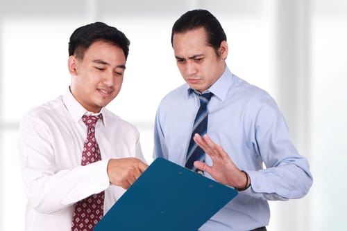 2つの男性局が一緒にいます。