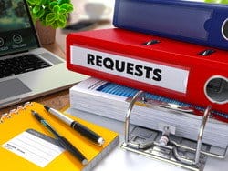 中国の机の上に「requests」という単語が入ったフォルダー。 中国の机の上に「requests」という単語が入ったフォルダー。