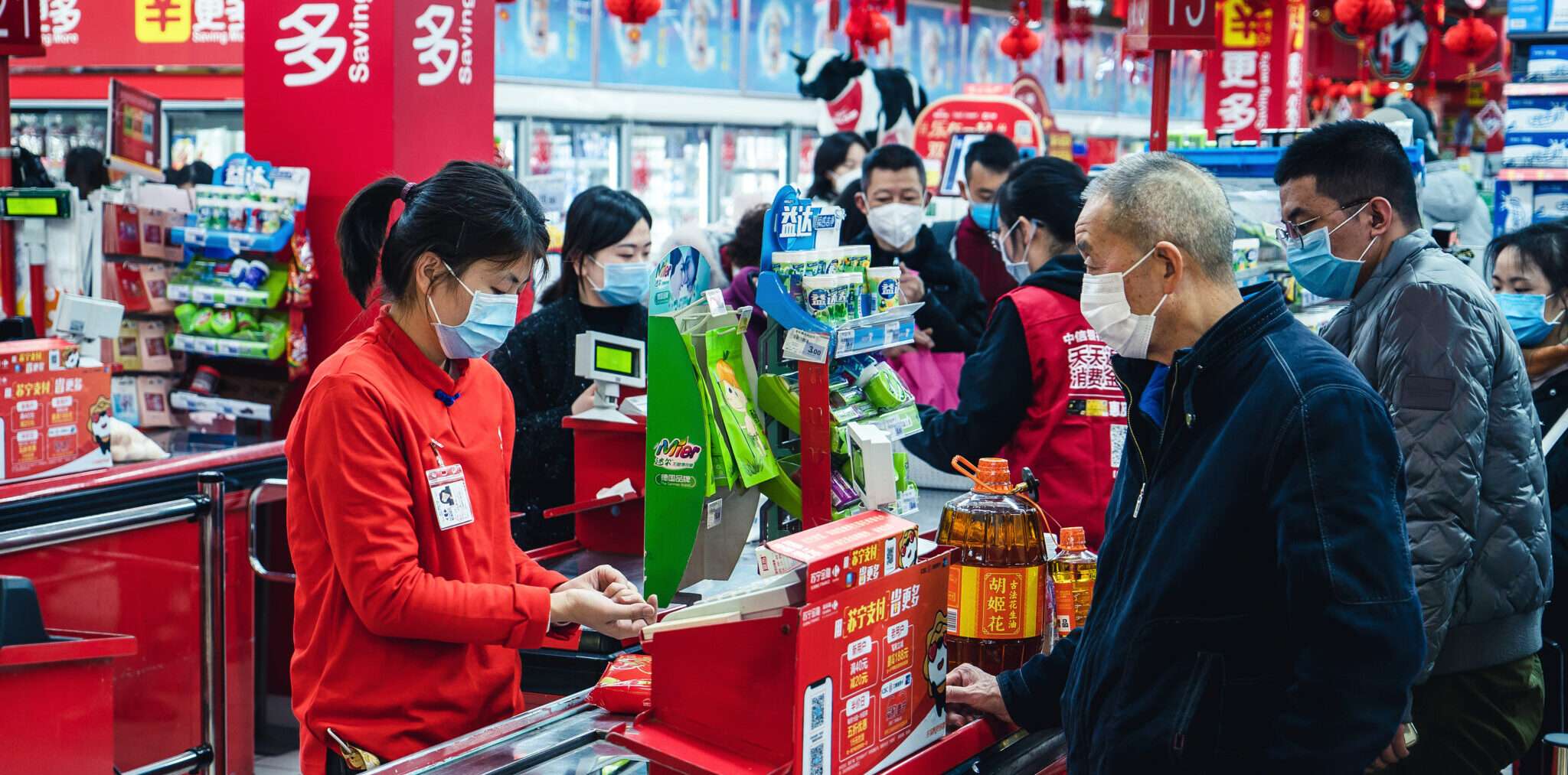 口蓋を着た超都会人の集団。