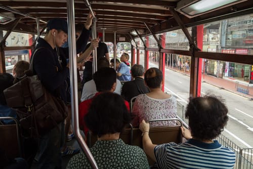 バスに乗っている中国人。 バスに乗っている中国人。