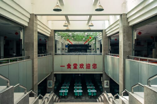 説明：中国风格の建築物で、楼閣と桌子が付いています。