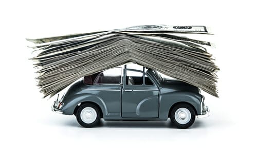 一台には大量の金を積んだ中国汽車がある。