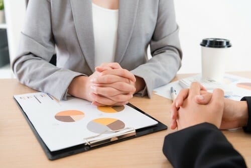 Professional,Female,Business,Managers,Meeting,In,Office,And,Negotiating,To Professional,Female,Business,Managers,Meeting,In,Office,And,Negotiating,To