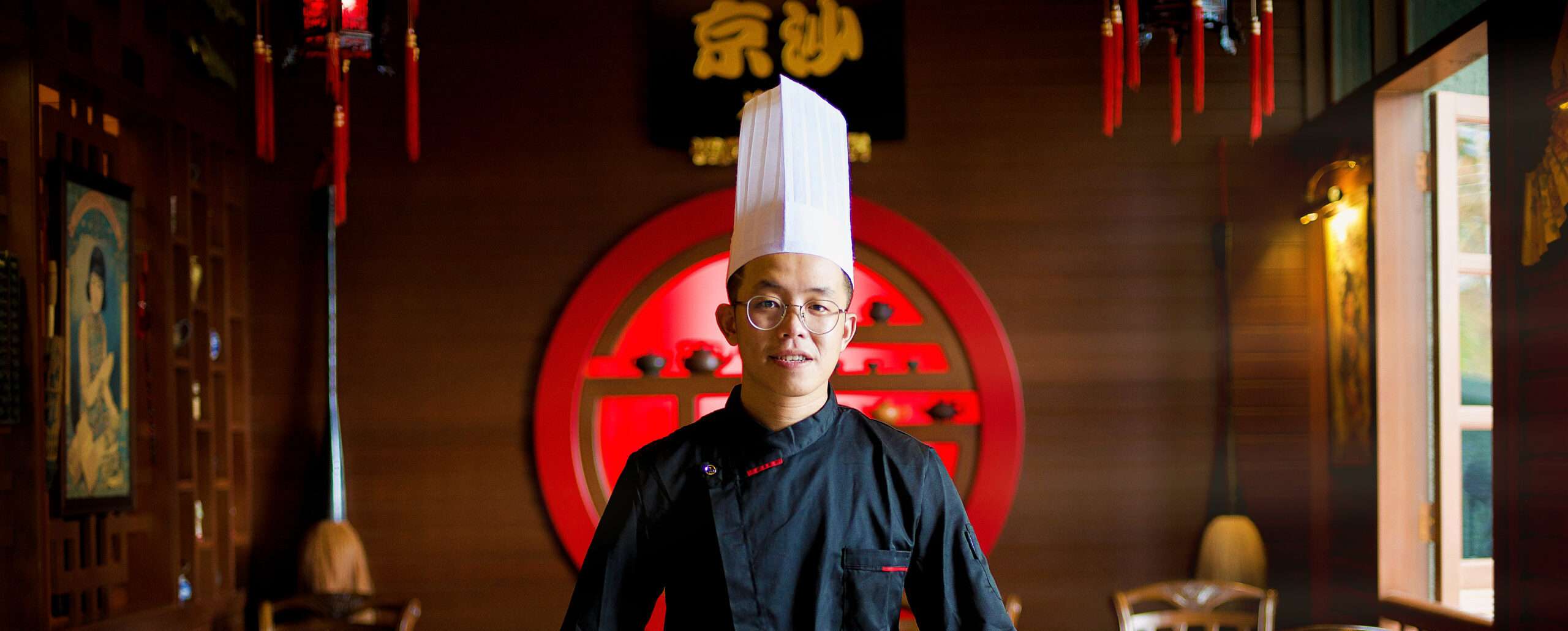 説明: キッチン バンドの帽子をかぶったキッチン バンドが、ある家の倉庫にあります。
关键词：中国