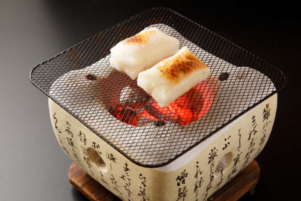 日本のしゃぶしゃぶは日本発祥の伝統的な鍋料理です。薄切りの牛肉や豚肉、野菜、麺を風味豊かなスープで煮込んだのが特徴です。の 日本のしゃぶしゃぶは日本発祥の伝統的な鍋料理です。薄切りの牛肉や豚肉、野菜、麺を風味豊かなスープで煮込んだのが特徴です。の