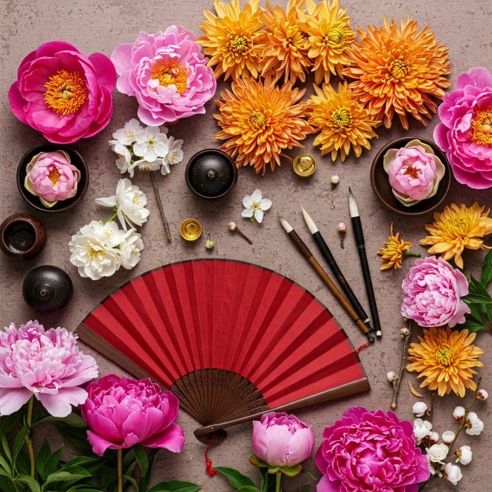 牡丹、梅、蓮、菊など様々な中国の花の美しいフラットレイ